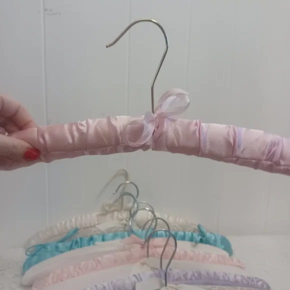 9 Padded Fabric Hangers - Picture 3 of 5